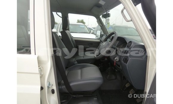 Acheter Import Voiture Toyota Land Cruiser Blanc à Import - Dubai, Attapeu Province Acheter Import Voiture Toyota Land Cruiser Blanc à Import - Dubai, Attapeu Province