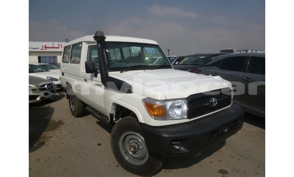 Buy Import Toyota Land Cruiser White Car in Import - Dubai in Attapeu Province