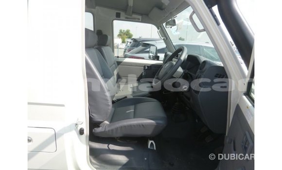 Buy Import Toyota Land Cruiser White Car in Import - Dubai in Attapeu Province Buy Import Toyota Land Cruiser White Car in Import - Dubai in Attapeu Province