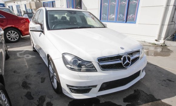 Buy Import Mercedes-Benz 200 White Car in Import - Dubai in Attapeu Province