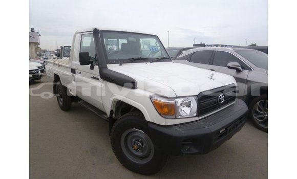 Buy Import Toyota Land Cruiser White Car in Import - Dubai in Attapeu Province