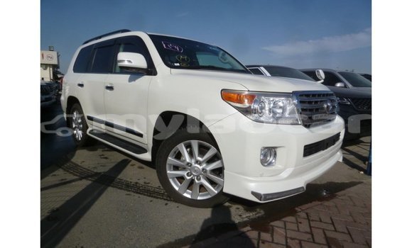 Buy Import Toyota Land Cruiser White Car in Import - Dubai in Attapeu Province