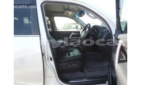 Buy Import Toyota Land Cruiser White Car in Import - Dubai in Attapeu Province Buy Import Toyota Land Cruiser White Car in Import - Dubai in Attapeu Province