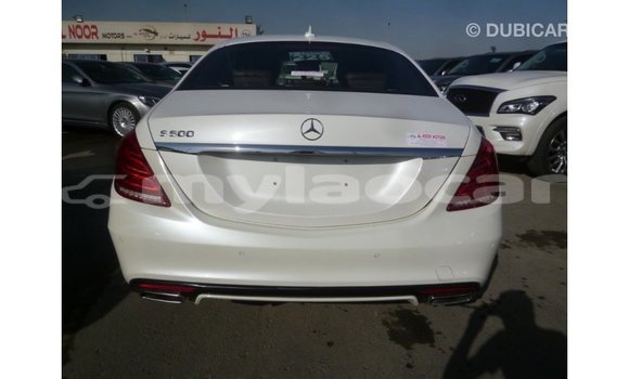 Acheter Import Voiture Mercedes-Benz 190 (W201) Blanc à Import - Dubai, Attapeu Province Acheter Import Voiture Mercedes-Benz 190 (W201) Blanc à Import - Dubai, Attapeu Province