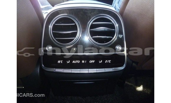 Acheter Import Voiture Mercedes-Benz 190 (W201) Blanc à Import - Dubai, Attapeu Province Acheter Import Voiture Mercedes-Benz 190 (W201) Blanc à Import - Dubai, Attapeu Province