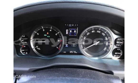 Acheter Import Voiture Toyota Land Cruiser Blanc à Import - Dubai, Attapeu Province Acheter Import Voiture Toyota Land Cruiser Blanc à Import - Dubai, Attapeu Province