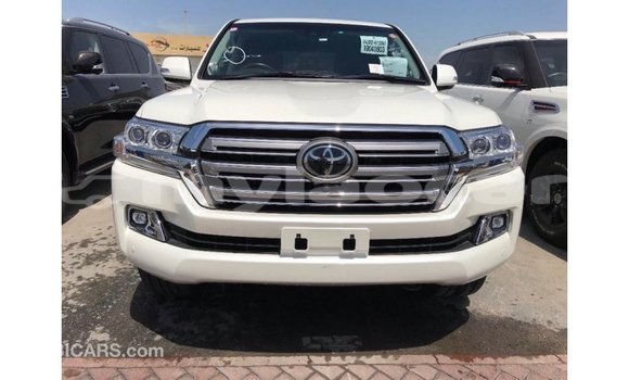 Acheter Import Voiture Toyota Land Cruiser Blanc à Import - Dubai, Attapeu Province Acheter Import Voiture Toyota Land Cruiser Blanc à Import - Dubai, Attapeu Province