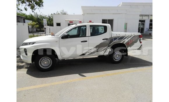 Buy Import Mitsubishi L200 White Car in Import - Dubai in Attapeu Province