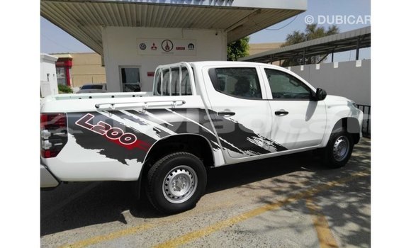 Buy Import Mitsubishi L200 White Car in Import - Dubai in Attapeu Province Buy Import Mitsubishi L200 White Car in Import - Dubai in Attapeu Province