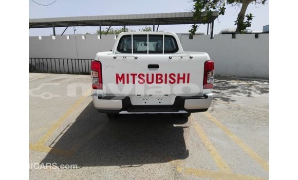 Buy Import Mitsubishi L200 White Car in Import - Dubai in Attapeu Province Buy Import Mitsubishi L200 White Car in Import - Dubai in Attapeu Province