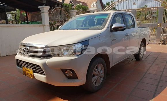 Buy Used Toyota Hilux White Car in Vientiane in Vientiane Province Buy Used Toyota Hilux White Car in Vientiane in Vientiane Province