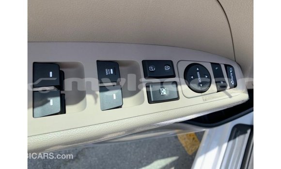 Buy Import Hyundai Elantra White Car in Import - Dubai in Attapeu Province Buy Import Hyundai Elantra White Car in Import - Dubai in Attapeu Province