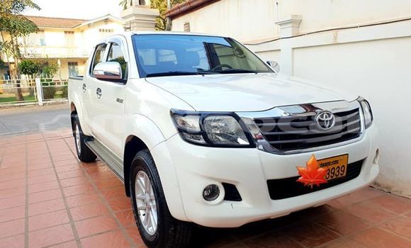 Buy Used Toyota Hilux White Car in Vientiane in Vientiane Province Buy Used Toyota Hilux White Car in Vientiane in Vientiane Province