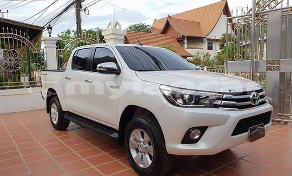 Buy Used Toyota Hilux White Car in Vientiane in Vientiane Province Buy Used Toyota Hilux White Car in Vientiane in Vientiane Province