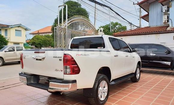Buy Used Toyota Hilux White Car in Vientiane in Vientiane Province Buy Used Toyota Hilux White Car in Vientiane in Vientiane Province