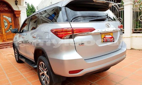 Buy Used Toyota Fortuner Silver Car in Vientiane in Vientiane Province Buy Used Toyota Fortuner Silver Car in Vientiane in Vientiane Province