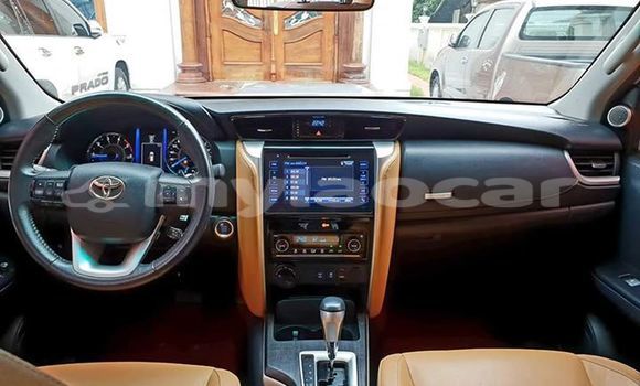 Buy Used Toyota Fortuner Silver Car in Vientiane in Vientiane Province Buy Used Toyota Fortuner Silver Car in Vientiane in Vientiane Province