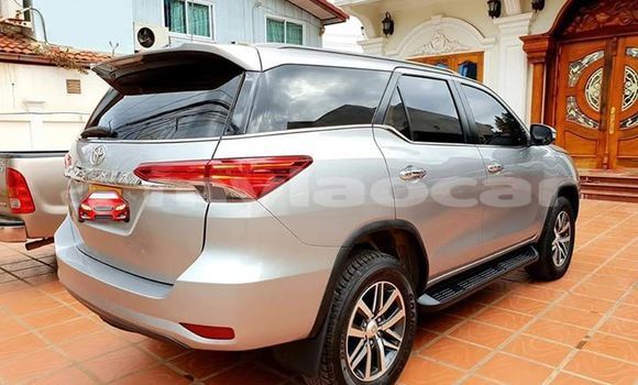 Buy Used Toyota Fortuner Silver Car in Vientiane in Vientiane Province Buy Used Toyota Fortuner Silver Car in Vientiane in Vientiane Province