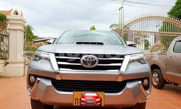 Buy Used Toyota Fortuner Silver Car in Vientiane in Vientiane Province Buy Used Toyota Fortuner Silver Car in Vientiane in Vientiane Province