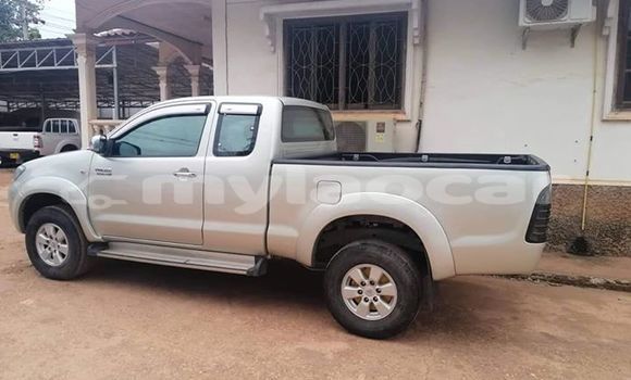 Buy Used Toyota Hilux Silver Car in Vientiane in Vientiane Province Buy Used Toyota Hilux Silver Car in Vientiane in Vientiane Province