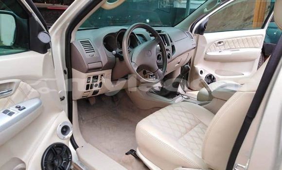 Buy Used Toyota Hilux Silver Car in Vientiane in Vientiane Province Buy Used Toyota Hilux Silver Car in Vientiane in Vientiane Province