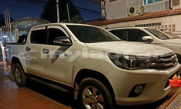 Buy Used Toyota Hilux White Car in Vientiane in Vientiane Province Buy Used Toyota Hilux White Car in Vientiane in Vientiane Province