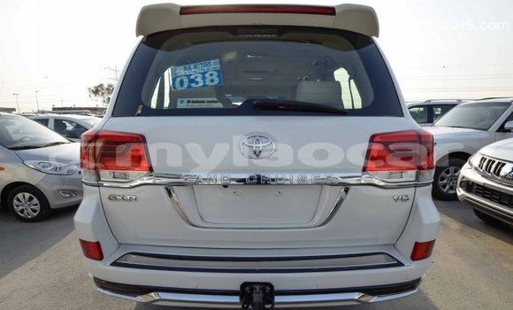 Buy Import Toyota Land Cruiser White Car in Import - Dubai in Attapeu Province Buy Import Toyota Land Cruiser White Car in Import - Dubai in Attapeu Province