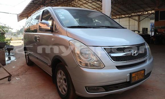 Buy Used Hyundai Grand Starex Silver Car in Vientiane in Vientiane Province