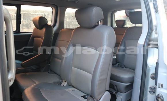 Buy Used Hyundai Grand Starex Silver Car in Vientiane in Vientiane Province Buy Used Hyundai Grand Starex Silver Car in Vientiane in Vientiane Province
