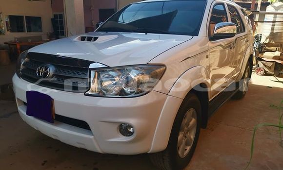 Buy Used Toyota Fortuner White Car in Vientiane in Vientiane Province Buy Used Toyota Fortuner White Car in Vientiane in Vientiane Province