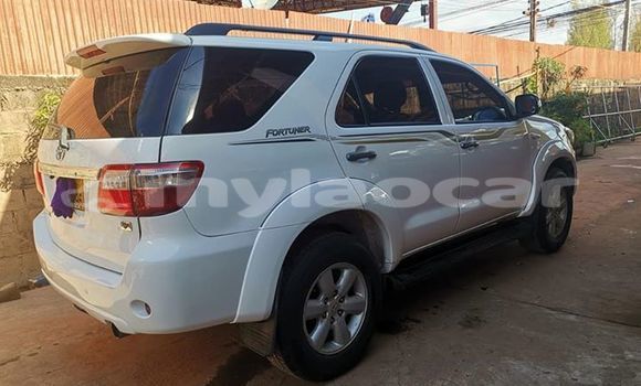 Buy Used Toyota Fortuner White Car in Vientiane in Vientiane Province Buy Used Toyota Fortuner White Car in Vientiane in Vientiane Province