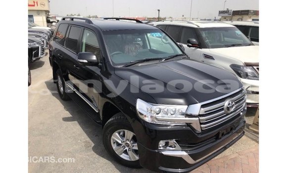 Acheter Import Voiture Toyota Land Cruiser Noir à Import - Dubai, Attapeu Province Acheter Import Voiture Toyota Land Cruiser Noir à Import - Dubai, Attapeu Province