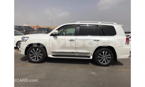 Acheter Import Voiture Toyota Land Cruiser Blanc à Import - Dubai, Attapeu Province Acheter Import Voiture Toyota Land Cruiser Blanc à Import - Dubai, Attapeu Province