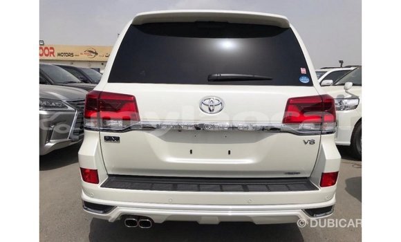Acheter Import Voiture Toyota Land Cruiser Blanc à Import - Dubai, Attapeu Province Acheter Import Voiture Toyota Land Cruiser Blanc à Import - Dubai, Attapeu Province