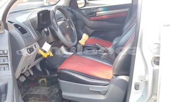 Buy Used Chevrolet Colorado Silver Car in Vientiane in Vientiane Province Buy Used Chevrolet Colorado Silver Car in Vientiane in Vientiane Province