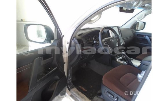 Buy Import Toyota Land Cruiser White Car in Import - Dubai in Attapeu Province Buy Import Toyota Land Cruiser White Car in Import - Dubai in Attapeu Province