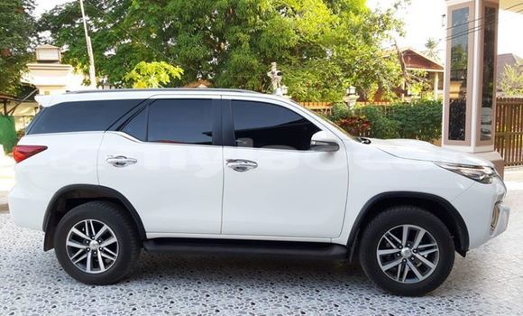 Buy Used Toyota Fortuner White Car in Vientiane in Vientiane Province Buy Used Toyota Fortuner White Car in Vientiane in Vientiane Province
