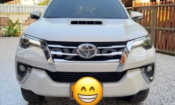 Buy Used Toyota Fortuner White Car in Vientiane in Vientiane Province Buy Used Toyota Fortuner White Car in Vientiane in Vientiane Province