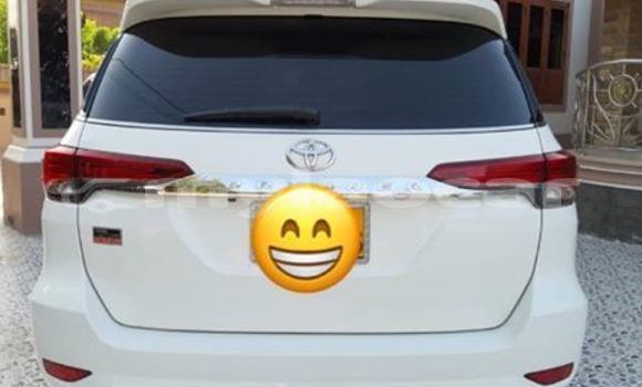Buy Used Toyota Fortuner White Car in Vientiane in Vientiane Province Buy Used Toyota Fortuner White Car in Vientiane in Vientiane Province