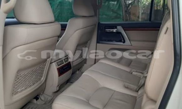 Buy Used Toyota Land Cruiser Prado White Car in Vientiane in Vientiane Province Buy Used Toyota Land Cruiser Prado White Car in Vientiane in Vientiane Province