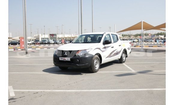Buy Import Mitsubishi L200 White Car in Import - Dubai in Attapeu Province