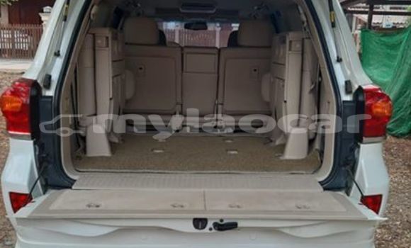 Buy Used Toyota Land Cruiser Prado White Car in Vientiane in Vientiane Province Buy Used Toyota Land Cruiser Prado White Car in Vientiane in Vientiane Province