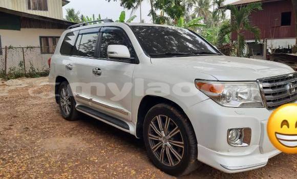 Buy Used Toyota Land Cruiser Prado White Car in Vientiane in Vientiane Province Buy Used Toyota Land Cruiser Prado White Car in Vientiane in Vientiane Province