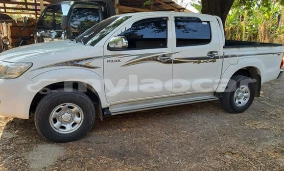 Buy Used Toyota Hilux White Car in Vientiane in Vientiane Province Buy Used Toyota Hilux White Car in Vientiane in Vientiane Province
