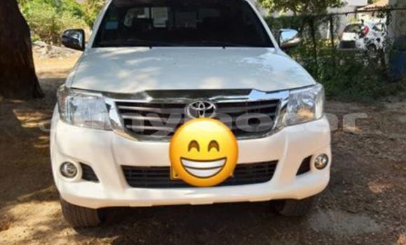 Buy Used Toyota Hilux White Car in Vientiane in Vientiane Province Buy Used Toyota Hilux White Car in Vientiane in Vientiane Province