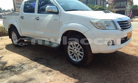 Buy Used Toyota Hilux White Car in Vientiane in Vientiane Province Buy Used Toyota Hilux White Car in Vientiane in Vientiane Province