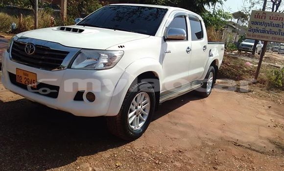Buy Used Toyota Hilux White Car in Vientiane in Vientiane Province Buy Used Toyota Hilux White Car in Vientiane in Vientiane Province