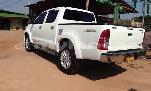 Buy Used Toyota Hilux White Car in Vientiane in Vientiane Province Buy Used Toyota Hilux White Car in Vientiane in Vientiane Province