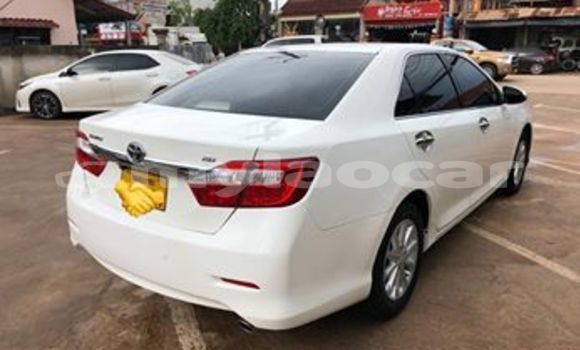Buy Used Toyota Camry White Car in Vientiane in Vientiane Province Buy Used Toyota Camry White Car in Vientiane in Vientiane Province