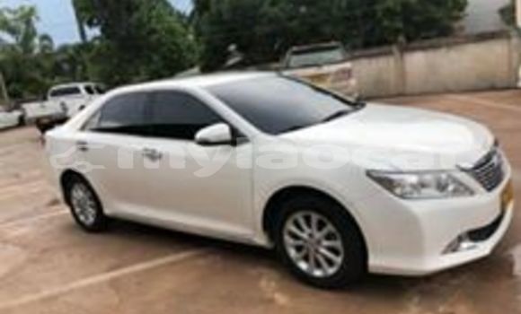 Buy Used Toyota Camry White Car in Vientiane in Vientiane Province Buy Used Toyota Camry White Car in Vientiane in Vientiane Province